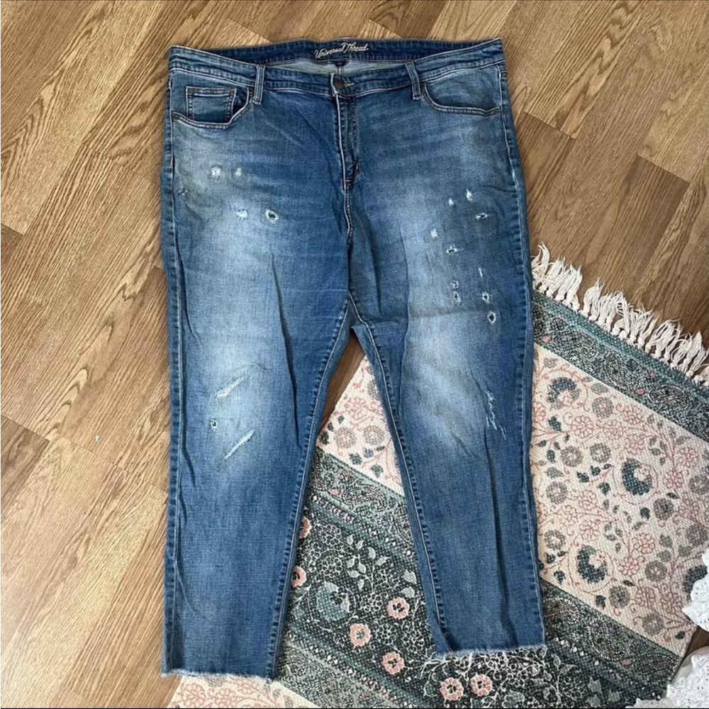 Universal Thread Women’s 22WR Medium Wash Raw Hem Ankle Jeans